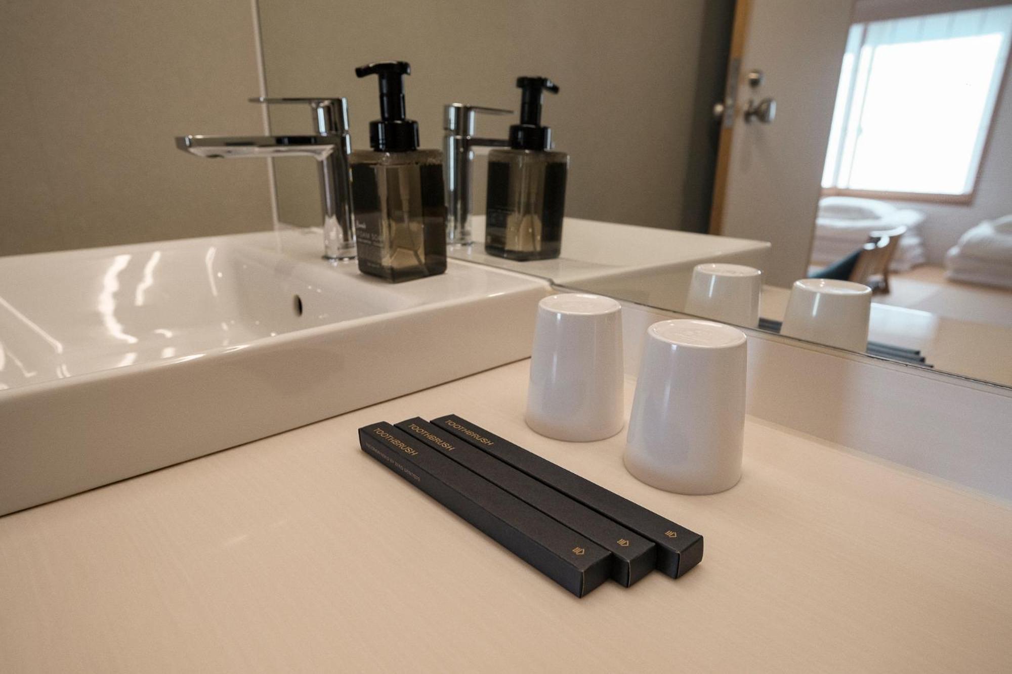 Wayfarer Shin Hotel Kyoto Exterior photo
